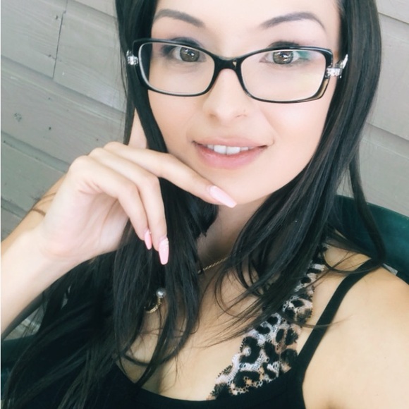 Meet your Posher, Bee - Picture 3 of 3